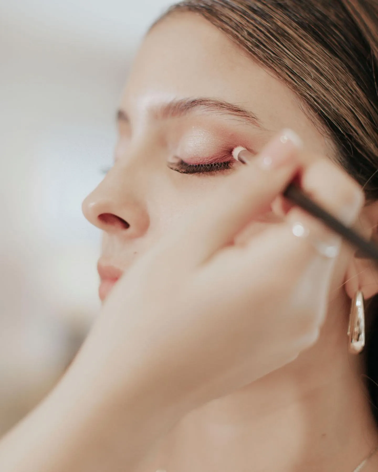 Close-up of soft bridal eye makeup with lashes, by Lisbon makeup artist Inés Santiago
